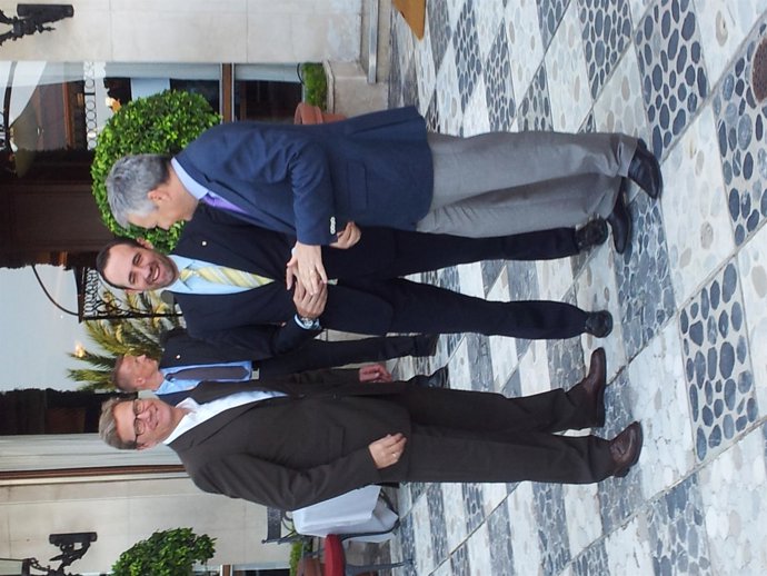 Presidente autonómico, José Ramón Bauzá, en el centro