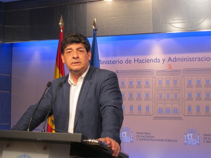 Valderas, en rueda de prensa tras la reunión con Montoro
