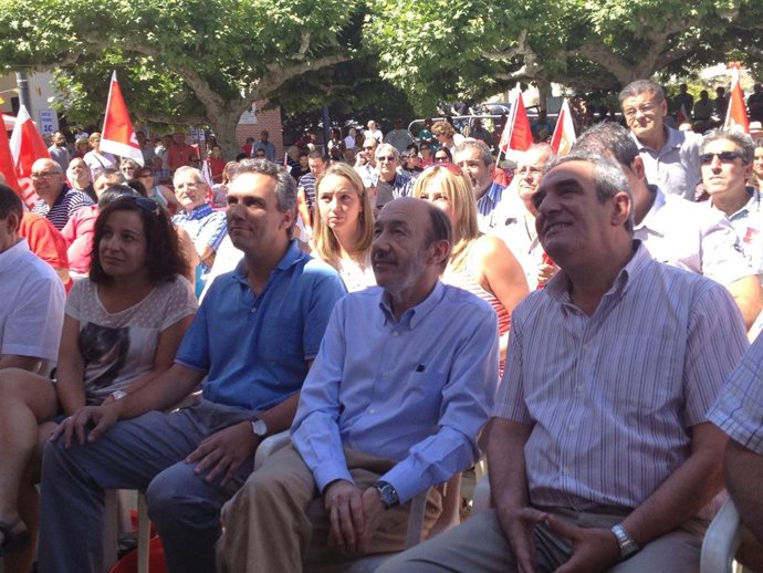 Rubalcaba participa en la Fiesta de la Rosa de Tudela de Duero, en Valladolid