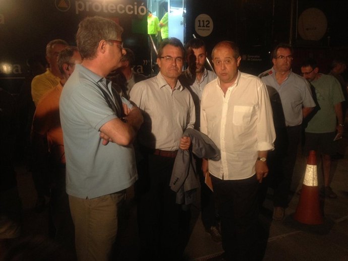 Artur Mas Visita La Zona Del Incendio Del Empordà