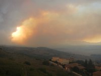 Se incorporan los primeros medios aéreos a las tareas de extinción del incendio del Empordà