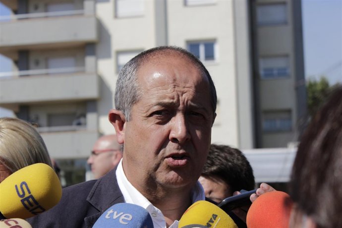 El Conseller Felip Puig, En El Centro De Mando De Figueres