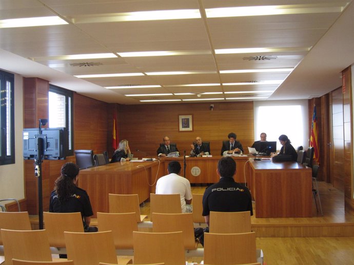 Juicio Por La Venta De Metadona En Castellón
