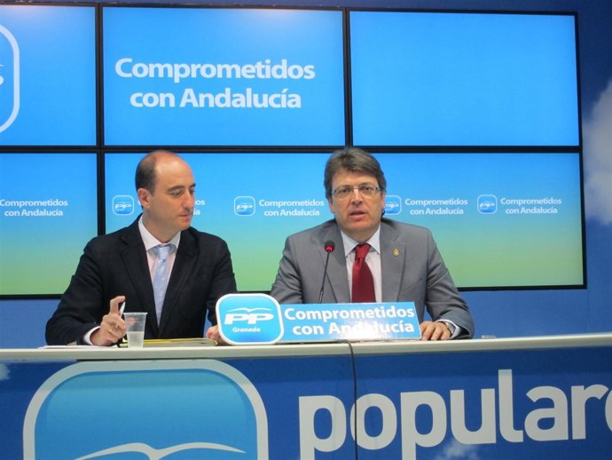Juan García Montero y José Torrente en rueda de prensa