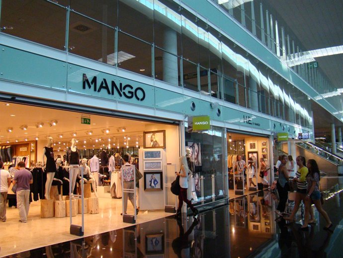 Mango inaugura su primera tienda en el Aeropuerto de El Prat