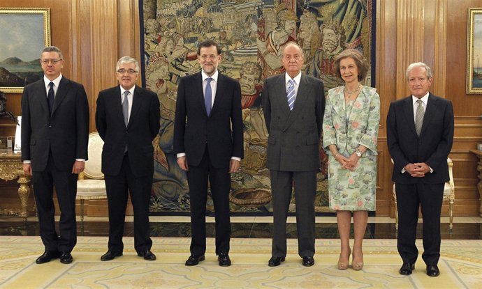 Gallardón, Moliner, Rajoy, los reyes y Sala en la toma de posesión de Moliner