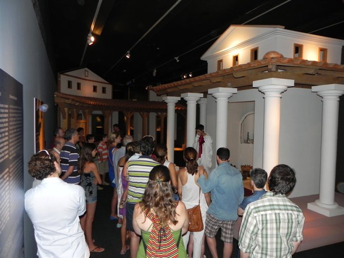 Visita treatralizada nocturna al Marq de Alicante