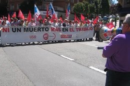 Concentración sindical contra la siniestralidad en Oviedo.