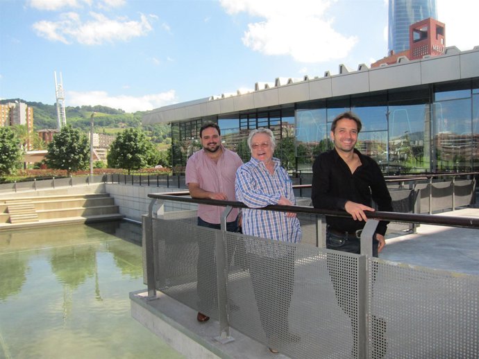 Intérpretes De La Zarzuela "El Huésped Del Sevillano". 