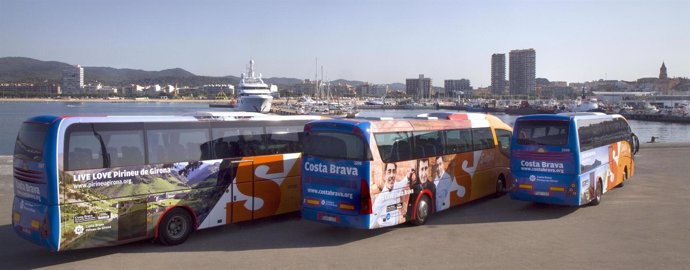 Autocares Sarfa con imágenes promocionales del Pirineo catalán