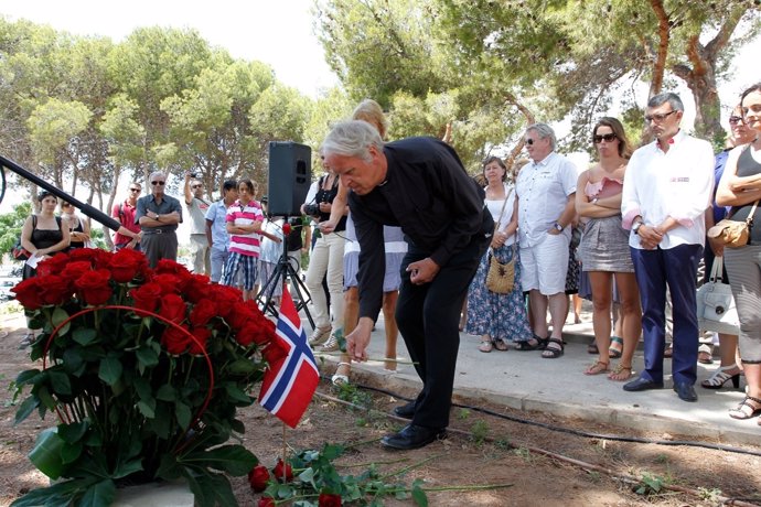 Homenaje en l'Alfàs del Pí a las víctimas de los atentados de Oslo