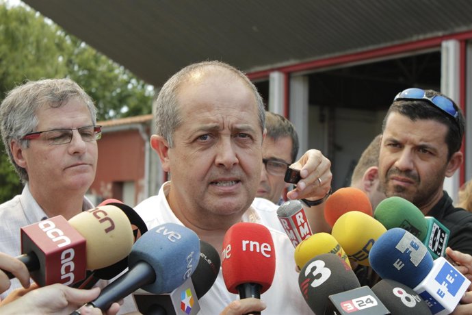 El Conseller Felip Puig Visita La Zona De Los Incendios Del Empordà