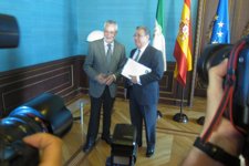 Griñán y Zoido, al inicio de la reunión en San Telmo