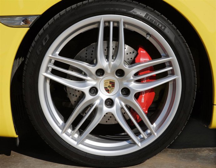 Neumático de Pirelli en Porsche Carrera