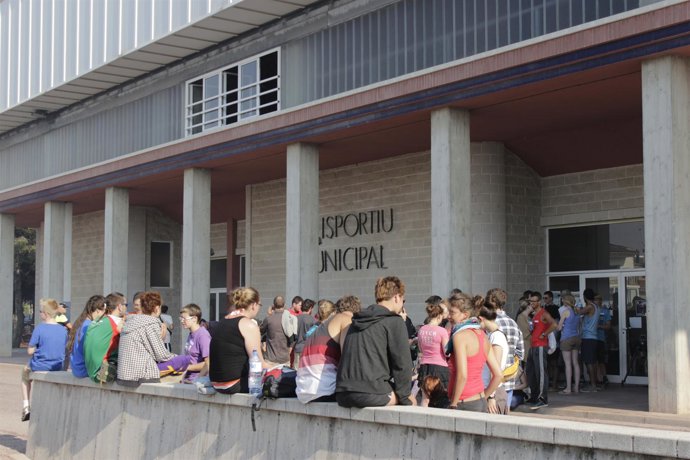 Evacuados En El Pabellón De Figueres