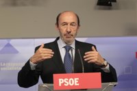 Rubalcaba lamenta la muerte de Peces-Barba, "magnífico socialista" y "gran maestro"