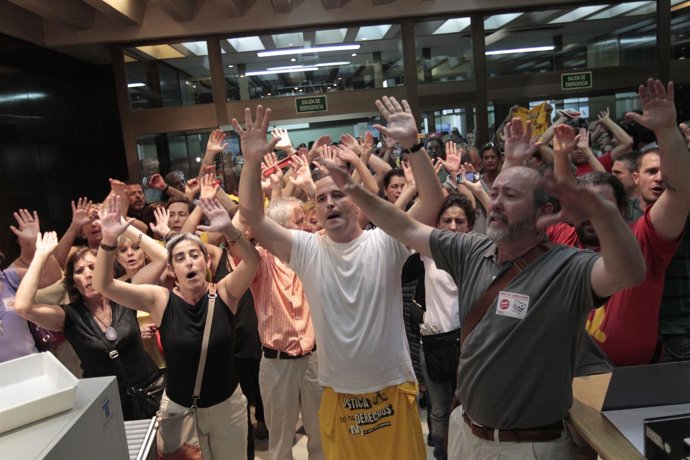 Funcionarios protestan en el ministerio de Hacienda