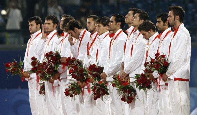 La selección española de hockey hierba se cuelga la medalla de plata