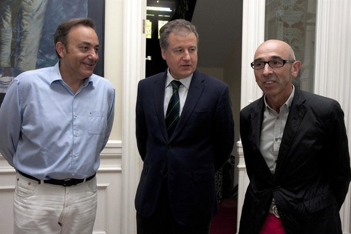 El consejero y el alcalde en la presentación del Premio 'Nécora'