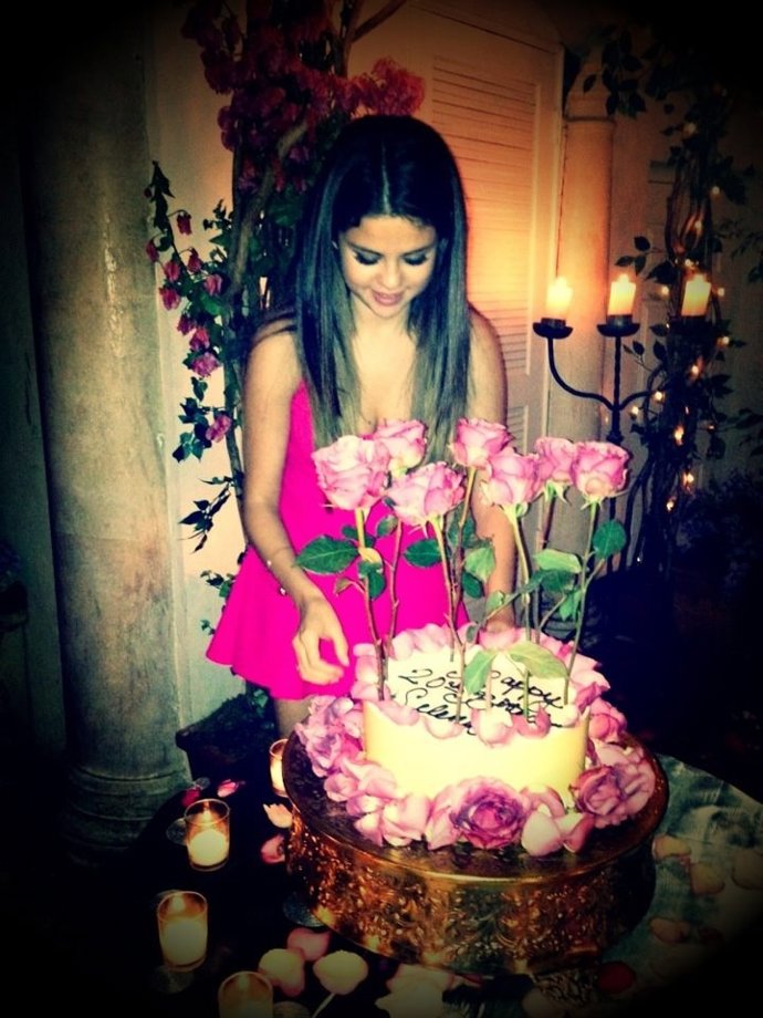 Selena Gomez celebra su 20 cumpleaños