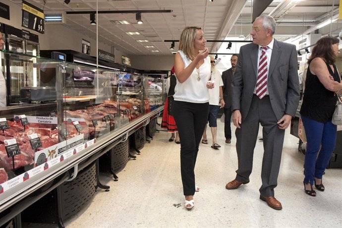 La consejera en la inauguración de 'Productos de Cantabria'