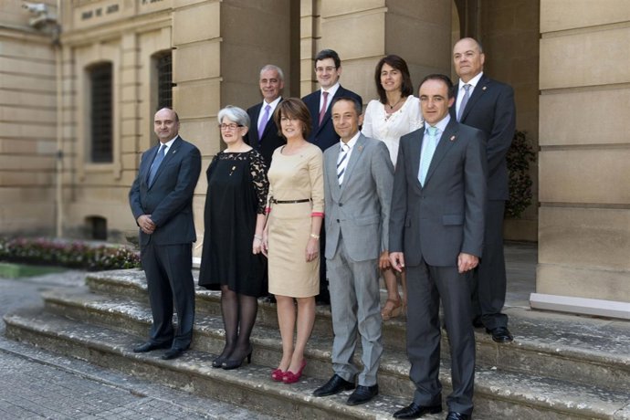 El Gobierno de Navarra, en el jardín del Palacio de Navarra.
