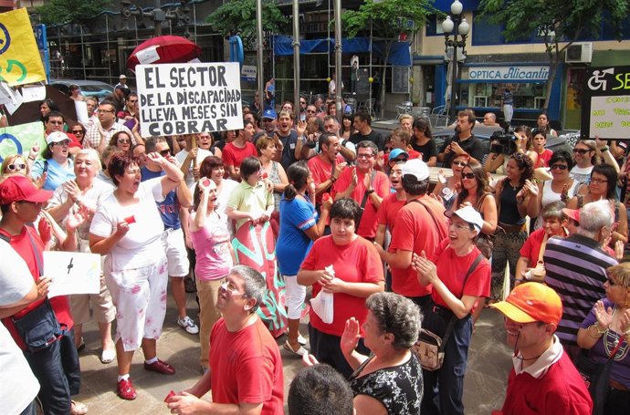 Protesta por el retraso en el pago a los colectivos de atención a discapacitados