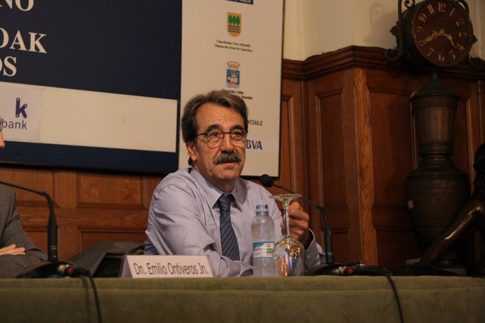 Emilio Ontiveros.