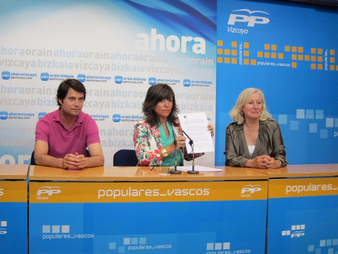 LLanos presenta la moción junto a Javier Ruiz y Juana Iturmendi