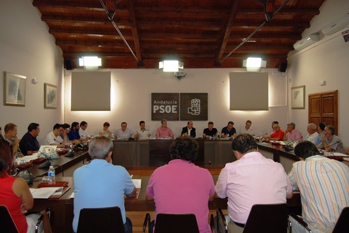 Reunión del PSOE-A con representantes de entidades locales autónomas