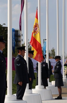 La bandera española en la Villa Olímpica