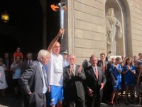 JJ.OO.- Maragall y Trias reavivan la llama de los Juegos de Barcelona '92 abriendo el paseo de la antorcha