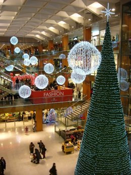 Centro Comercial Decorado Por La Empresa Jiennense Artesanía Rodríguez.