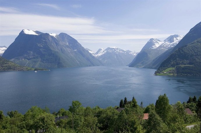 Fiordo noruego Hjorundfjord