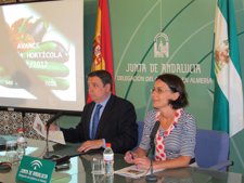 El consejero de Agricultura andaluz y la delegada de la Junta en Almería 