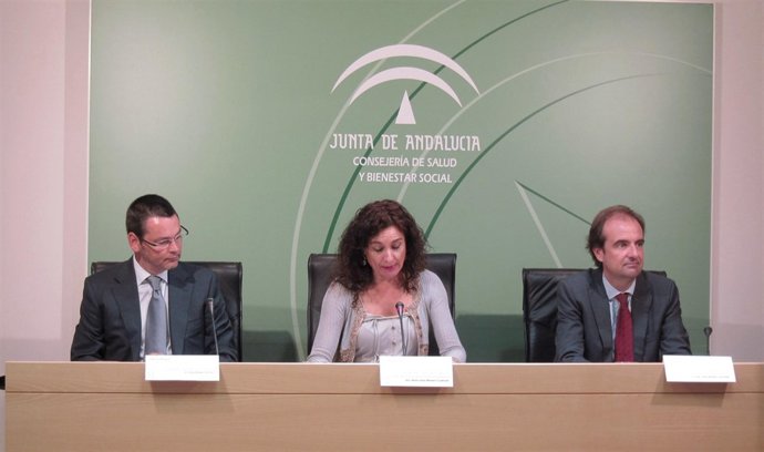 Un momento de la presentación con Montero y Escaich