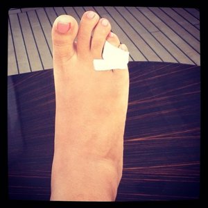 Rihanna se rompe un dedo del pie en una de sus fiestas.