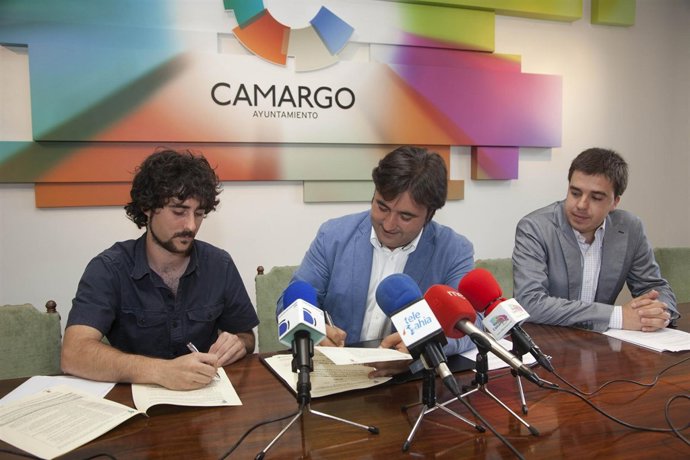 El alcalde y el presidente de Ria firman el convenio de colaboración