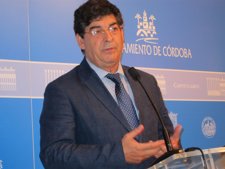 Diego Valderas en el Ayuntamiento de Córdoba