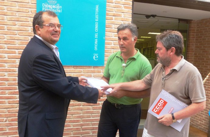 Entrega firmas CCOO dación en pago