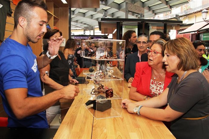 Barberá Y Bonig Inauguran La Plaza Redonda