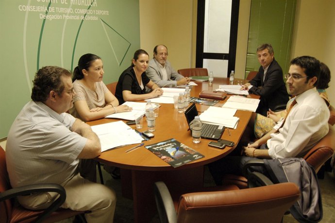 Representantes de la Junta (izda.) y del Ayuntamiento (dcha.) en la comisión