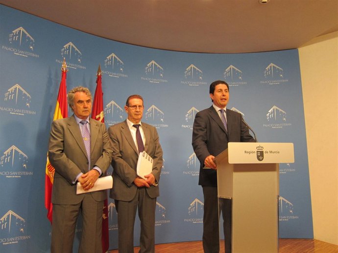 Martínez, Amorós y Sevilla en la rueda de prensa