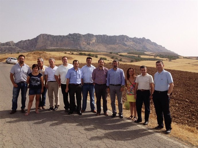 Ignacio Mena visita caminos de Villanueva de la Concepción