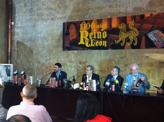 Un momento de la presentación del vino '1.100 Años del Reino de León' 