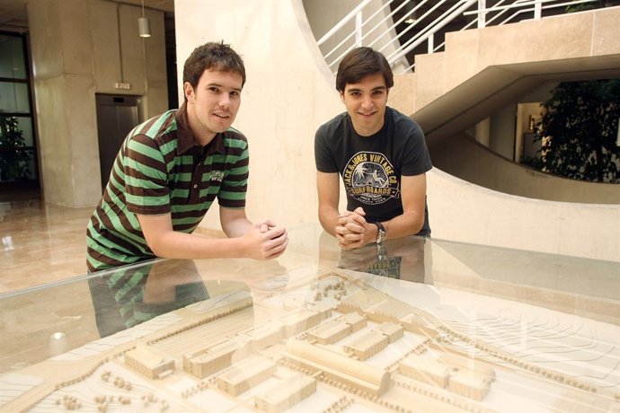 Luis Miguel Díez y Asier Aguilera, titulados por la UPNA.