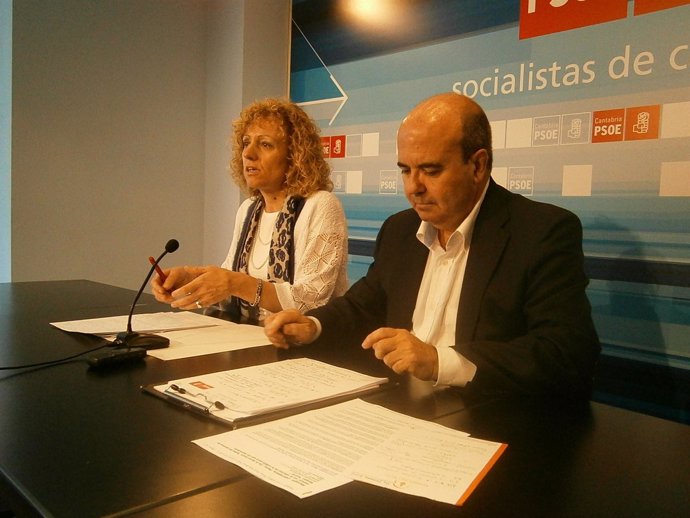 Eva Díaz Tezanos y Gaspar Zarrías en rueda de prensa