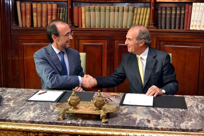 Fomento del Trabajo y Cofides firman un convenio de colaboración