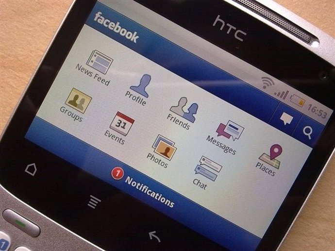 Smartphone HTC con Facebook