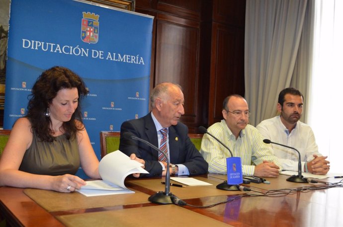 Firma del convenio entre Ayuntamiento y Diputación de Almería